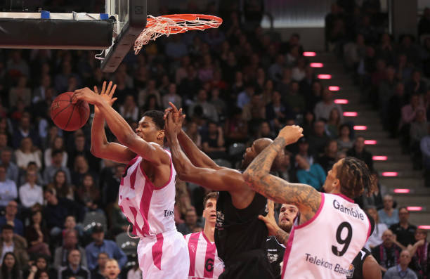 屡创造佳绩 屡创造佳绩